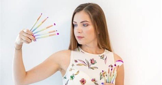 model xucvihkds colors